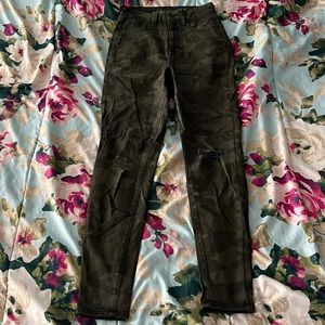 Size 4 American Eagle Camo Ripped Jeans